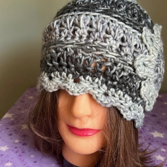 Crochet flower beanie single stand soft foam acrylic yarn medium - Picture 3 of 5